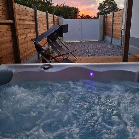 A Fleur De Spa : Maison Chaleureuse Avec Spa Privatif Et Billard. Coulogne Exteriér fotografie
