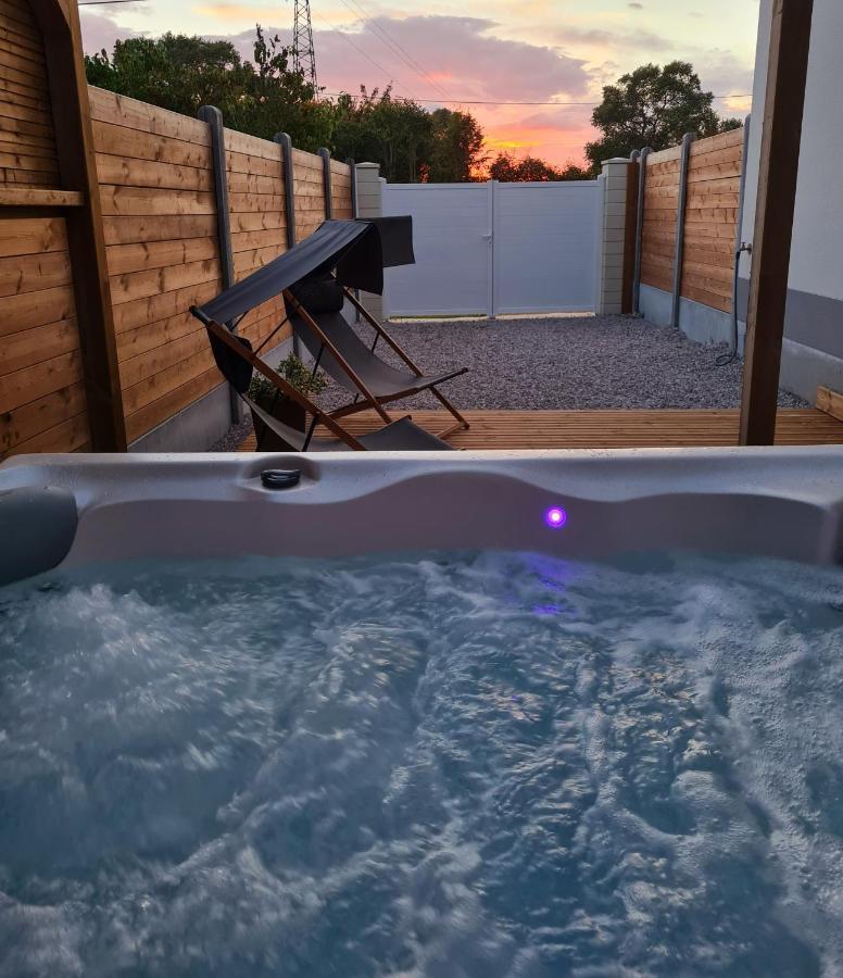 A Fleur De Spa : Maison Chaleureuse Avec Spa Privatif Et Billard. Coulogne Exteriér fotografie