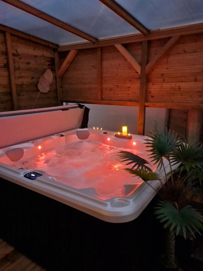 A Fleur De Spa : Maison Chaleureuse Avec Spa Privatif Et Billard. Coulogne Exteriér fotografie